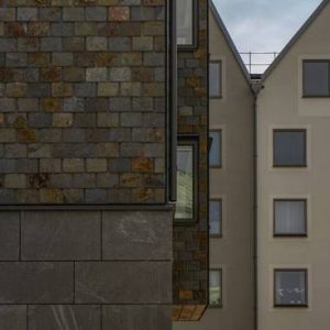 Kv Gesällen skifferfasad – Samaca Multicolor Kv Gesällen – Kalmar med Samaca Multicolor